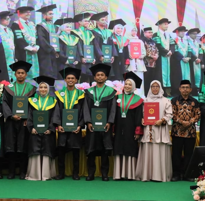Rekor Wisuda: Sang Imam yang Mengantarkan Lima Anaknya ke Panggung Kehormatan