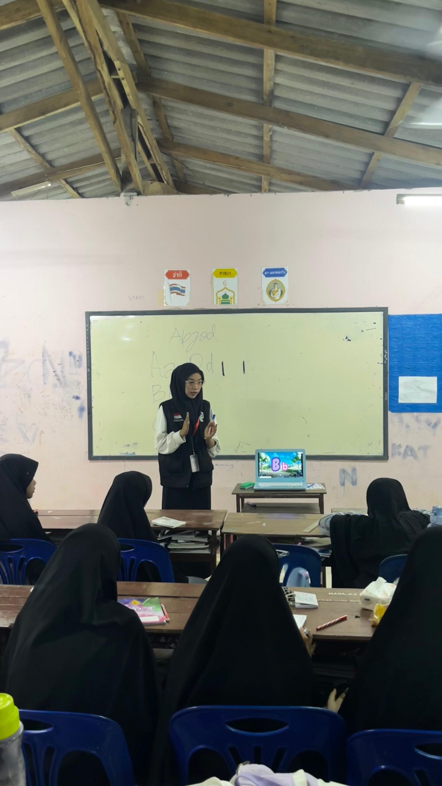 St. Raodah P. Natasya, Mahasiswa Hukum Tata Negara UIN Palopo, Raih Pengalaman Berharga melalui KKN Internasional di Thailand