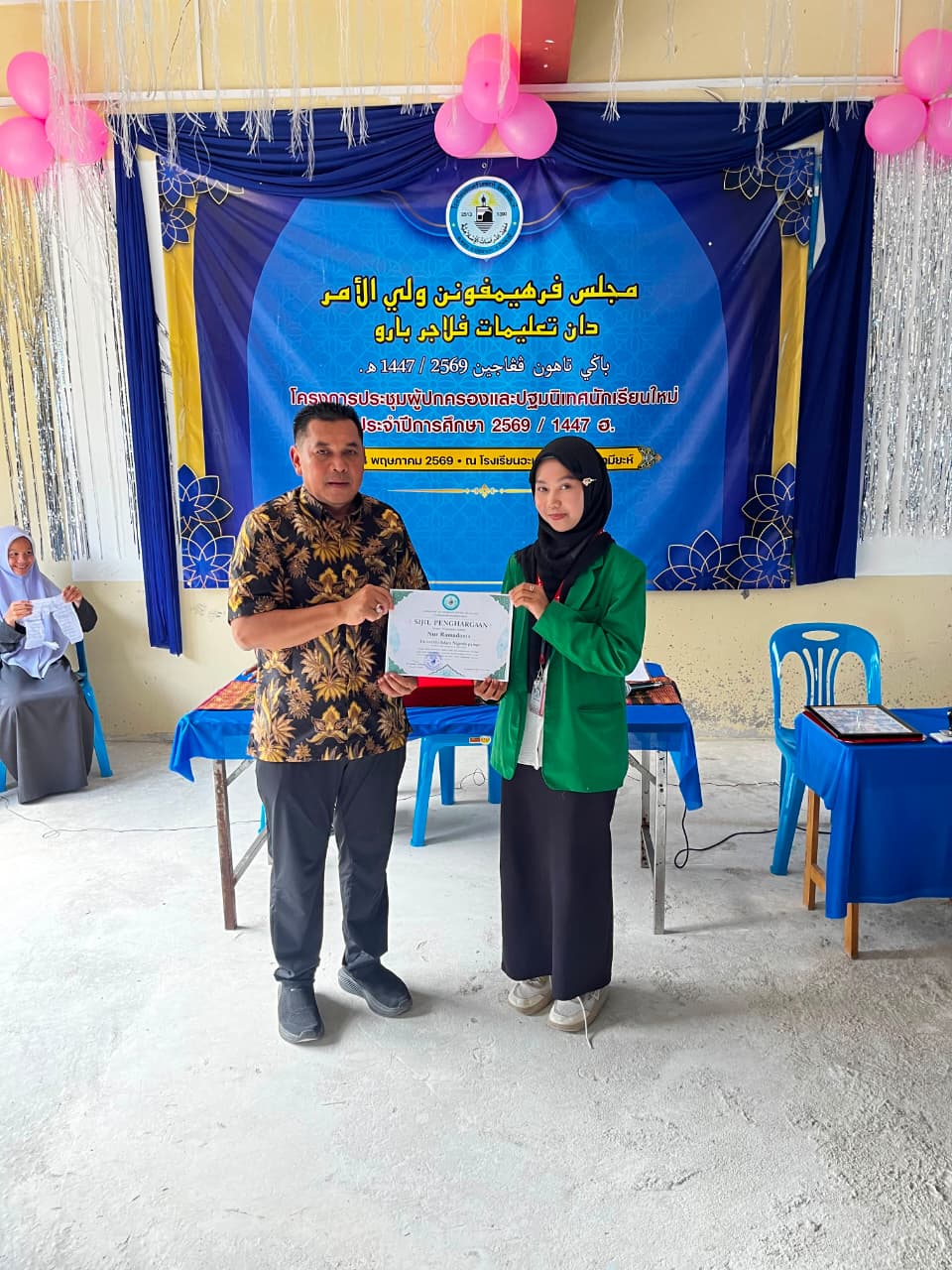 Mahasiswi UIN Palopo Terima Piagam Penghargaan pada Penutupan KKN Internasional di Pattani, Thailand